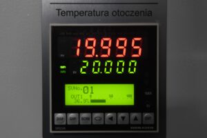 Pomiary wymagają utrzymania stałej temperatury 20 stopni Celsjusza, przy czym odchylenia od niej nie mogą przekraczać… pięciu setnych stopnia. Fot.: Jan Zych