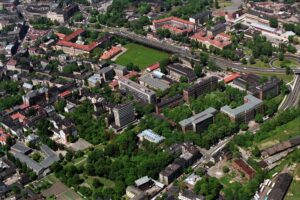 Politechnika Krakowska - zdjęcie lotnicze, lata 90. Fot.: Jan Zych