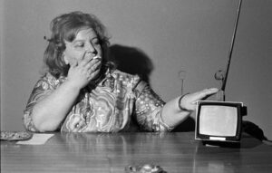 Kultowa postać: Irena Borgieł, kierowniczka studenckiej stołówki nr 13 (obecnie w tym miejscu znajduje się Galeria „Gil”), 1975 r. Fot.: Jan Zych