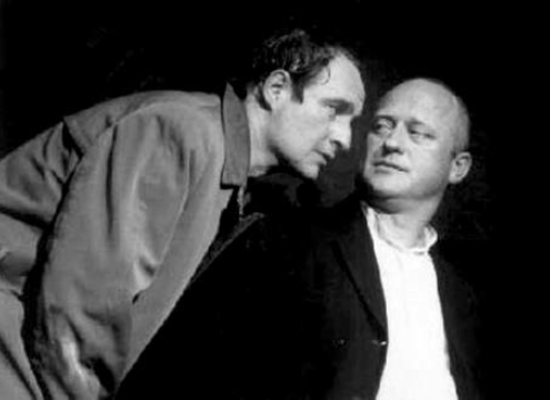 Marek Kalita i Edward Żentara w spektaklu „Raskolnikow” według „Zbrodni i kary” Fiodora Dostojewskiego. Fot.: Ze zbiorów Teatru Zależnego