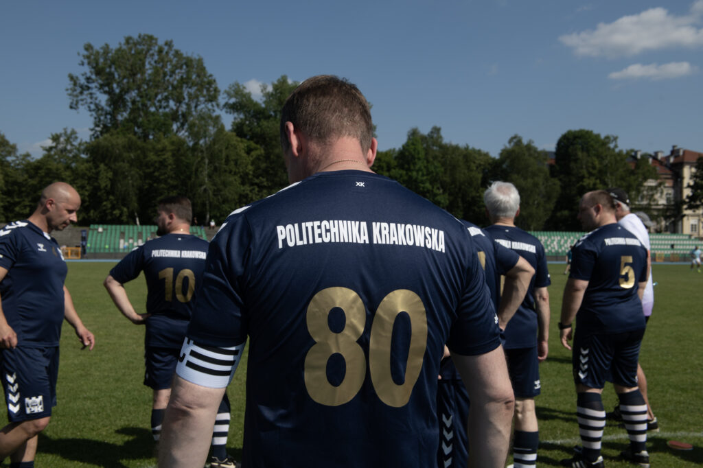Kapitan drużyny Politechniki Krakowskiej Andrzej Szarata z numerem nawiązującym do jubileuszu 80-lecia uczelni. Fot.: Jan Zych