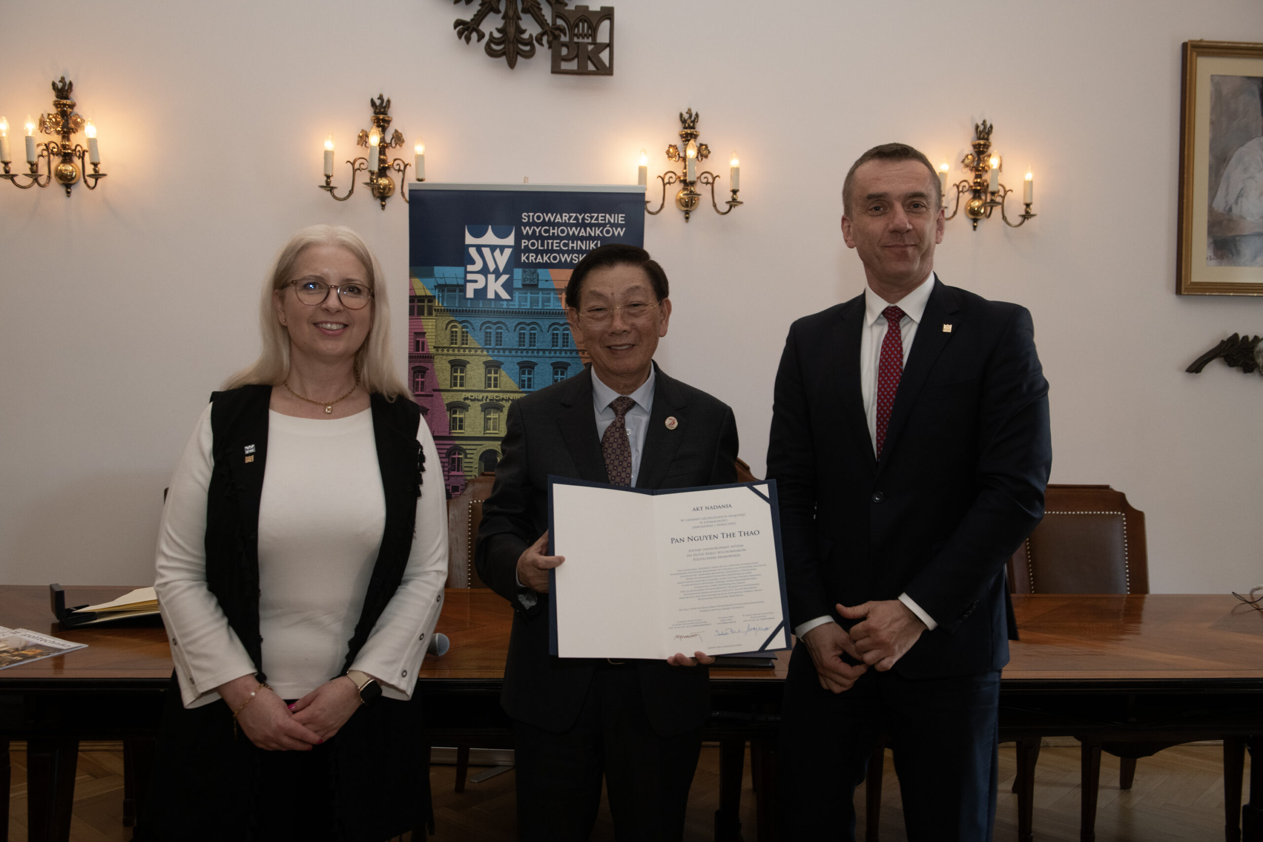 Prezes SWPK Izabela Paluch, Nguyen The Thao i rektor PK Andrzej Szarata. Fot.: Jan Zych