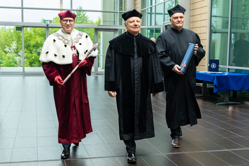 Rektor Politechniki Poznańskiej Teofil Jesionowski, Jerzy Sładek, promotor postępowania Michał Wieczorowski