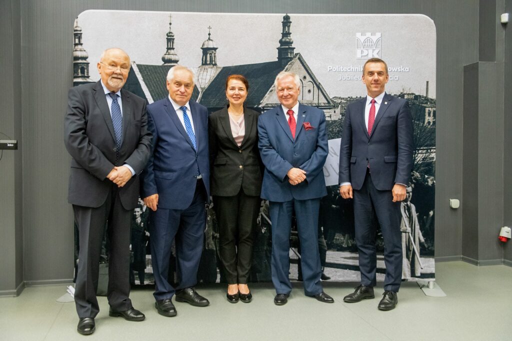 Spotkanie dziekanów WIL (od lewej): Jacek Śliwiński, Kazimierz Furtak, Lucyna Domagała, Tadeusz Tatara i Andrzej Szarata Fot.: Jan Zych