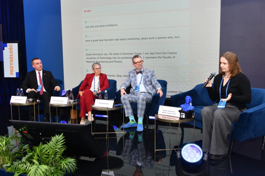 Politechnika zaprosiła na młodych naukowców na specjalne wydarzenie "Godzina dla młodych" - na zdjęciu rektor PK Andrzej Szarata, podsekretarz stanu w Ministerstwie Nauki i Szkolnictwa Wyższego Maria Mrówczyńska, rektor SGH Piotr Wachowiak oraz młoda naukowczyni Dominika Trӓger Fot.: Jan Zych