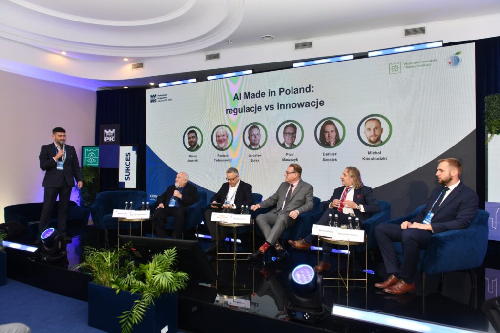 Panel „AI Made in Poland: regulacje vs innowacje” prowadził Maciej Jaworski Fot.: Jan Zych