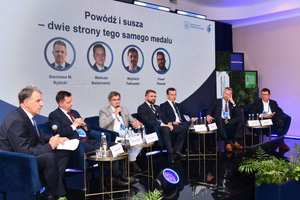 Stanisław Rybicki moderował panel "Powódź susza - dwie strony tego samego medalu" Fot. Jan Zych