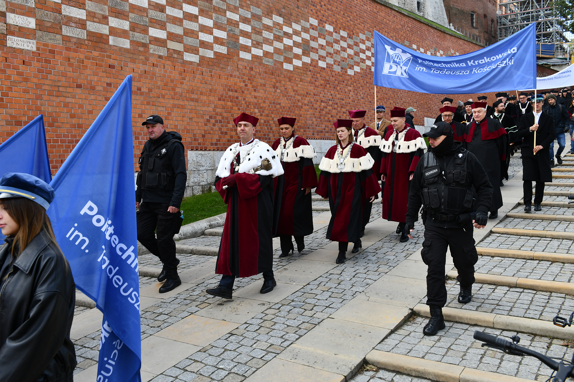 Inauguracja roku akademickiego 2025/2026 Politechniki Krakowskiej: pochód ze Wzgórza Wawelskiego Fot.: Jan Zych
