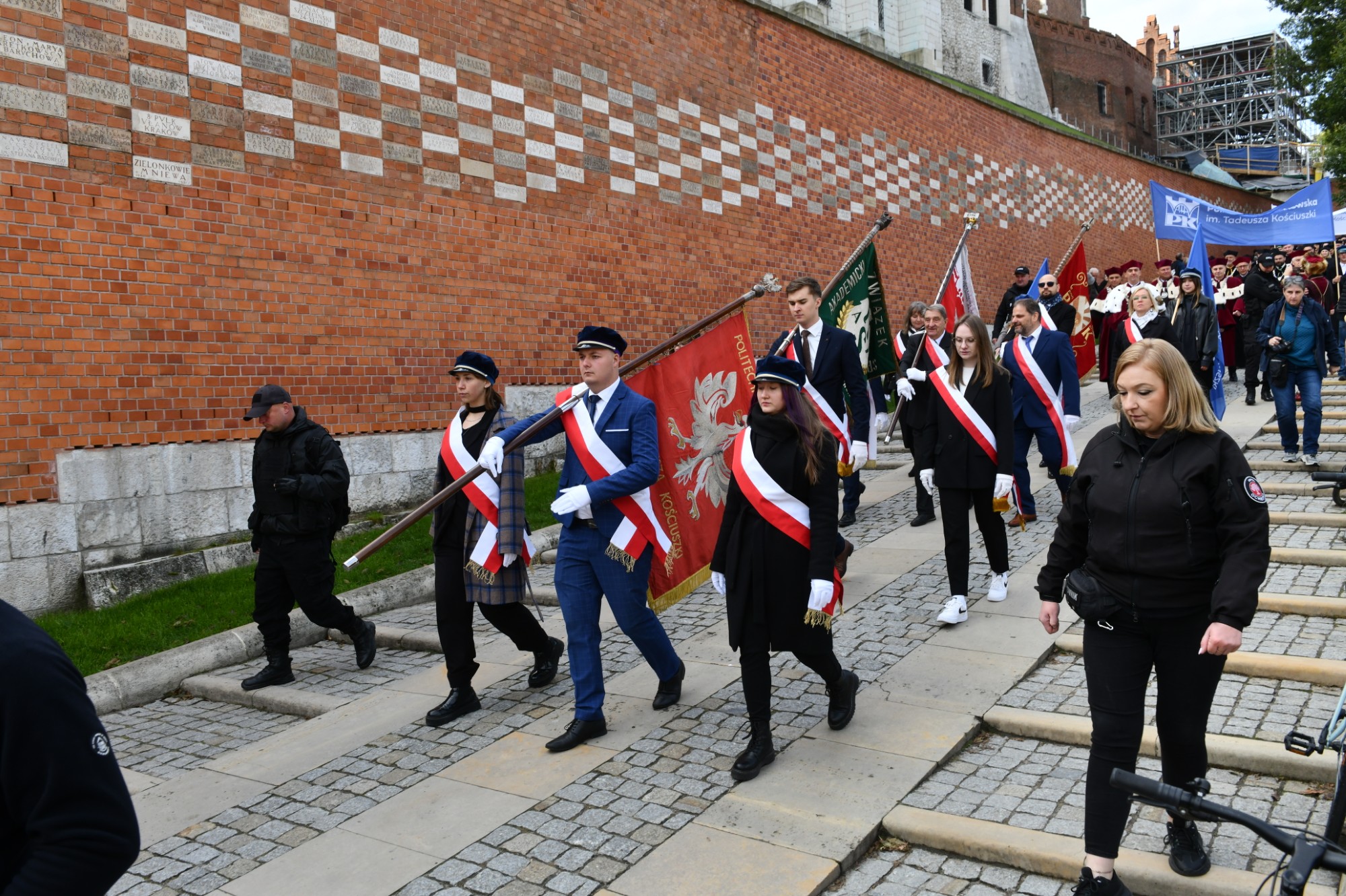 Inauguracja roku akademickiego 2025/2026 Politechniki Krakowskiej: pochód ze Wzgórza Wawelskiego Fot.: Jan Zych