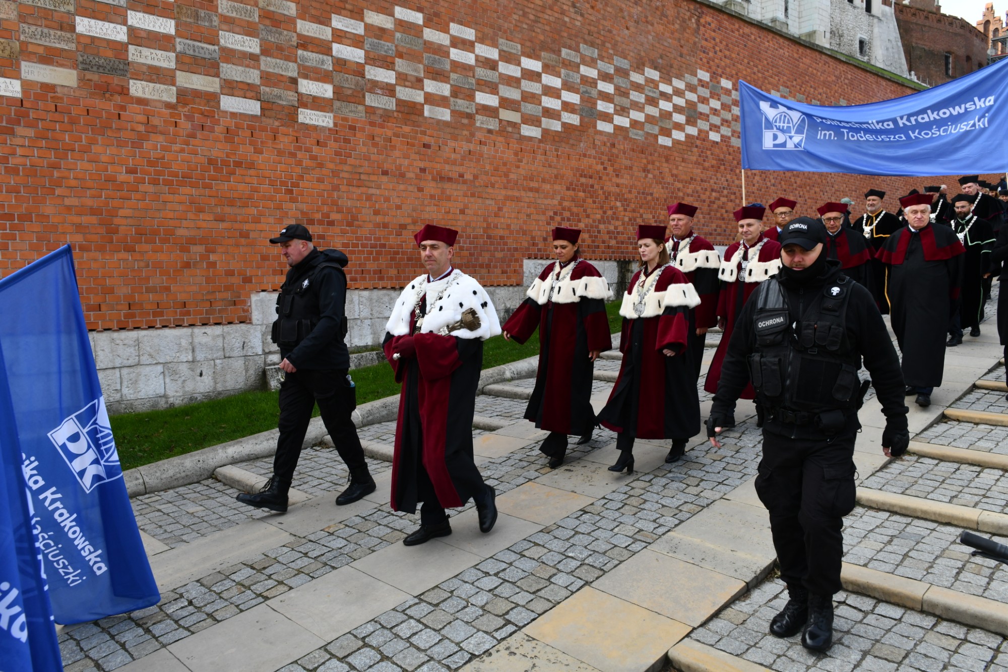 Inauguracja roku akademickiego 2025/2026 Politechniki Krakowskiej: pochód ze Wzgórza Wawelskiego Fot.: Jan Zych