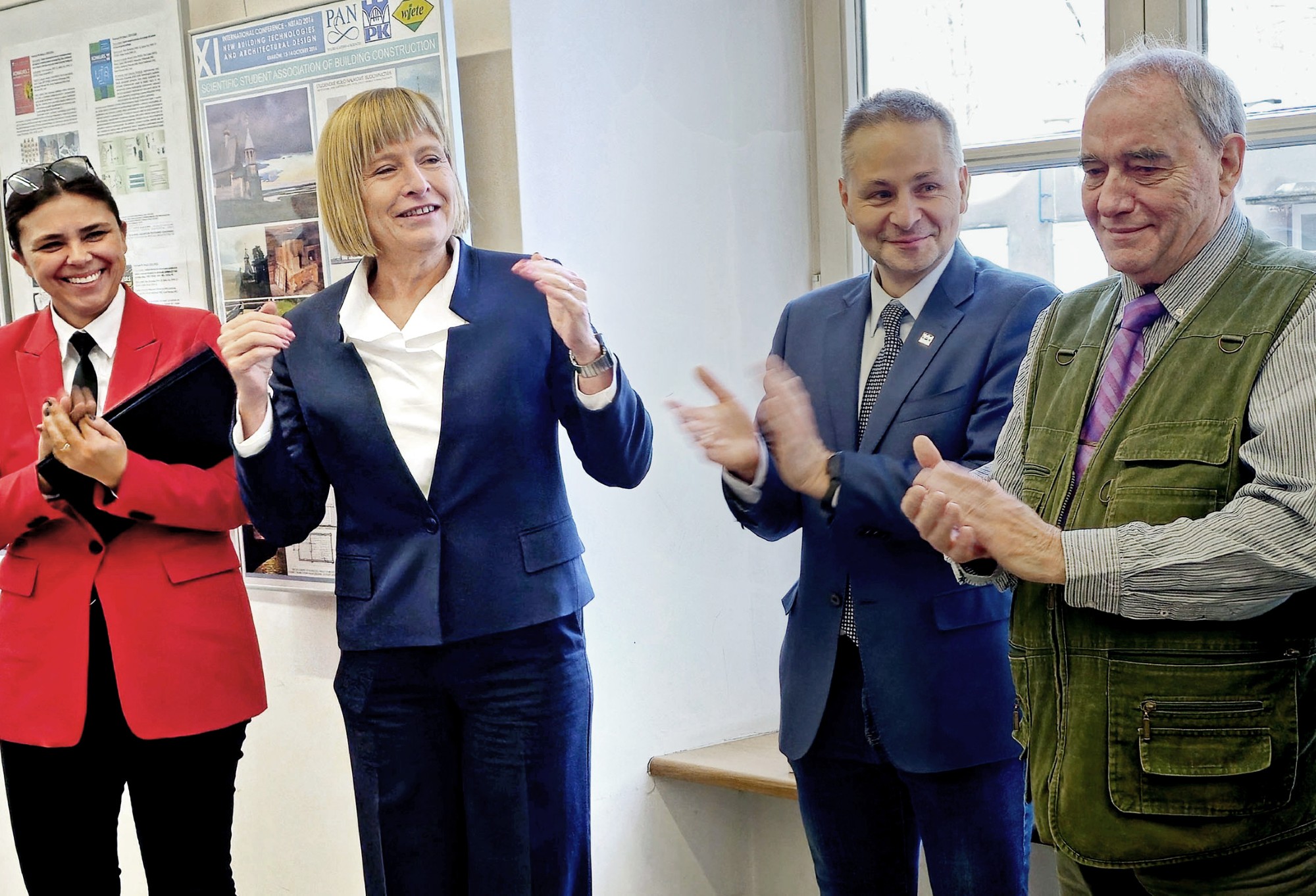 Od lewej: prorektor PK Magdalena Niemczewska-Wójcik, dziekan WA Magdalena Kozień-Woźniak, prorektor PK Marek Bauer i długoletni opiekun Koła Jan Kurek Fot.: Ze zbiorów Jana Kurka