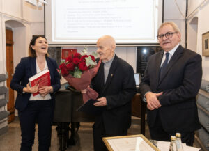 Gratulacje składają (od lewej): Marta Piszczatowska i Zbigniew Latała Fot.: Jan Zych