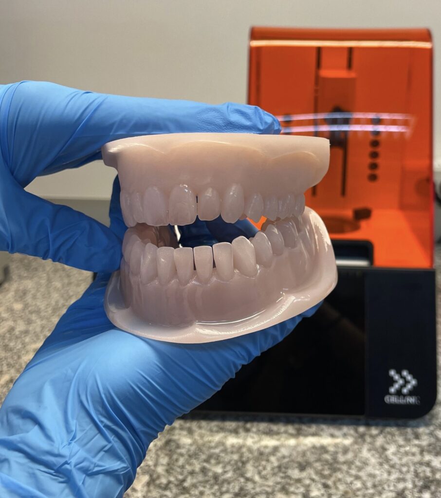 Model szczeki wydrukowany na drukarce 3D przyklad wykorzystania nowoczesnych technologii w stomatologii Agnieszka Syslo - Nasza Politechnika Model szczęki wydrukowany na drukarce 3D - przykład wykorzystania nowoczesnych technologii w stomatologii Fot.: Agnieszka Sysło