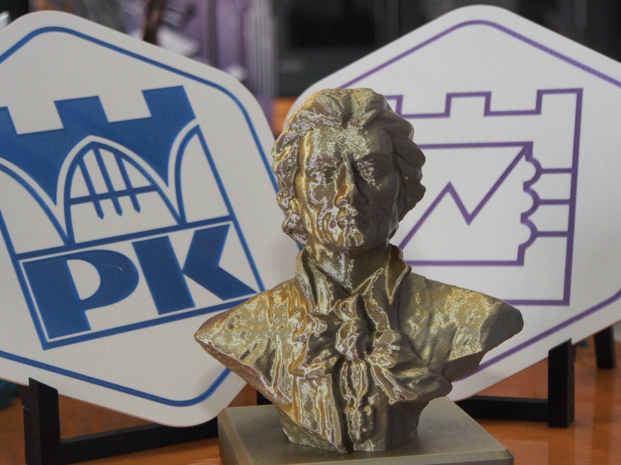 Wydruk 3D z filamentu z metalicznym połyskiem Fot.: Michał Pierewicz