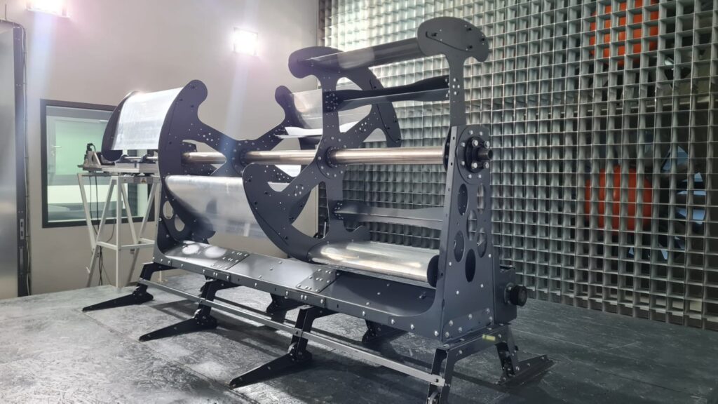 Możliwości Laboratorium Inżynierii Wiatrowej pozwalają zbadać efektywność innowacyjnych rozwiązań. Na zdjęciu badana w 2025 roku turbina Winner 3.0 Fot.: Łukasz Flaga