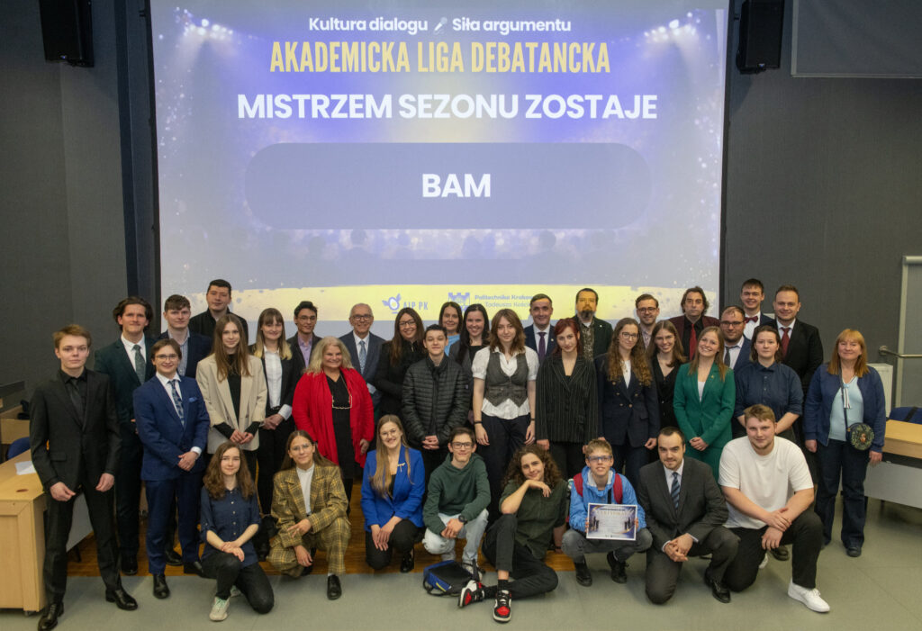 Akademicka Liga Debatancka. Finał mistrzostw — debatujący, eksperci i publiczność, 16 kwietnia 2026 r. Fot.: Jan Zych