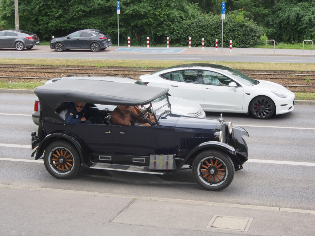 Samochód osobowy, niezależnie od rodzaju napędu, wciąż pozostaje podstawowym środkiem transportu Fot.: Michał Pierewicz