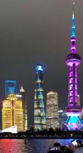Szanghaj — malowniczy zespół wieżowców w dzielnicy Pudong Fot.: Jan Kurek