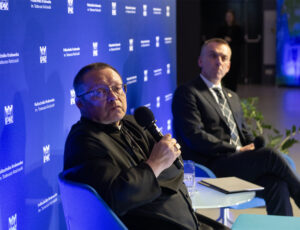Kard. Grzegorz Ryś w rozmowie z rektorem PK Andrzejem Szaratą Fot.: Jan Zych
