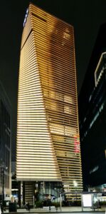 Tokio, nowoczesny biurowiec w dzielnicy Ginza Fot.: Jan Kurek