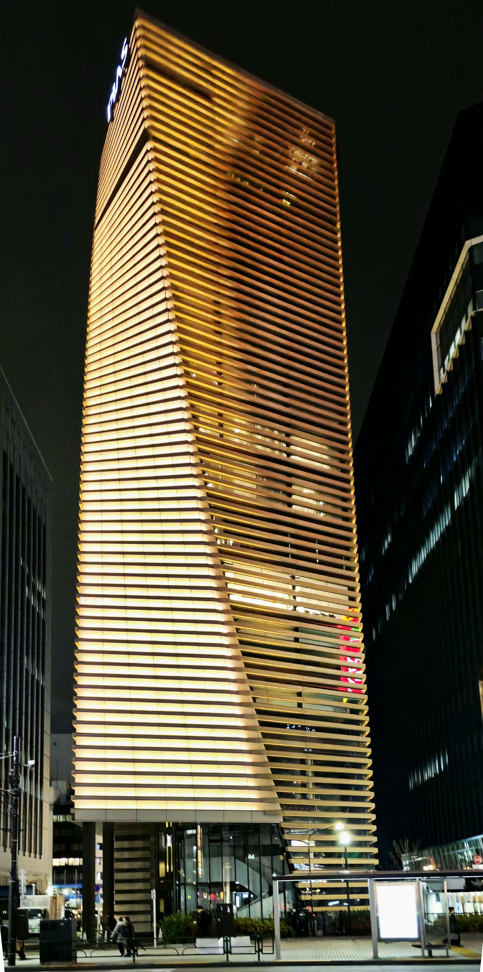 Tokio, nowoczesny biurowiec w dzielnicy Ginza Fot.: Jan Kurek
