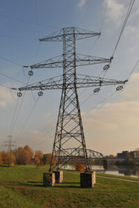Maszt napowietrznych linii elektroenergetycznych — element infrastruktury krytycznej Fot.: Jan Zych