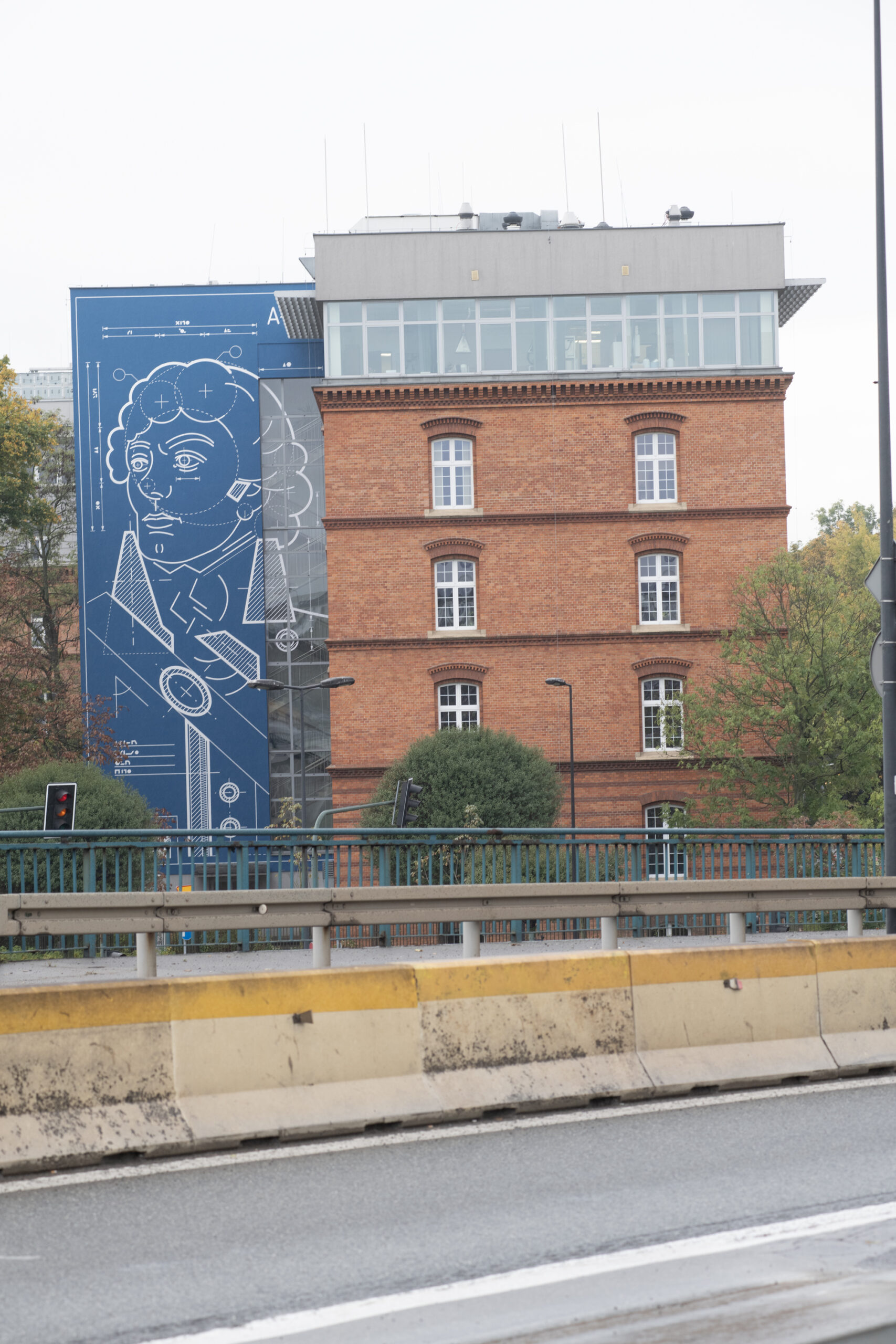 Mural z wizerunkiem Tadeusza Kościuszki jest widoczny z estakady przy alei 29 Listopada
Fot.: Jan Zych